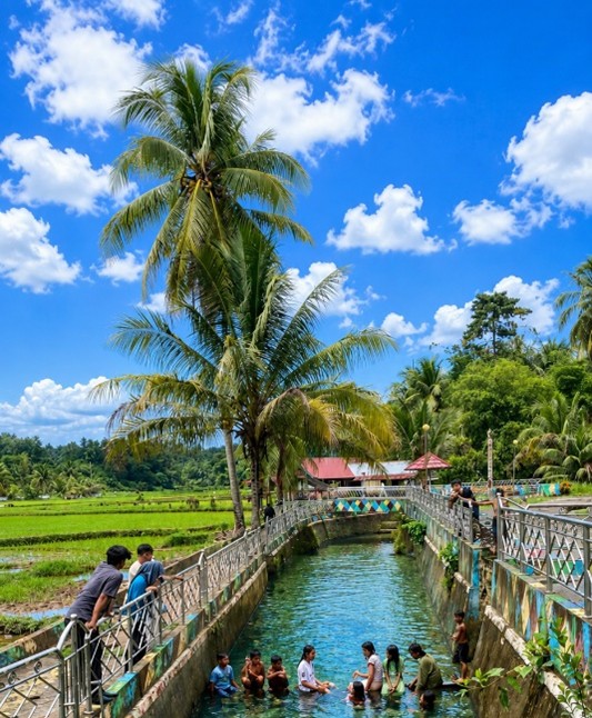 Mengalirkan Pesona Alam: Aliran Sungai Desa Pakasai dan Kehangatan Pondok Lasuang